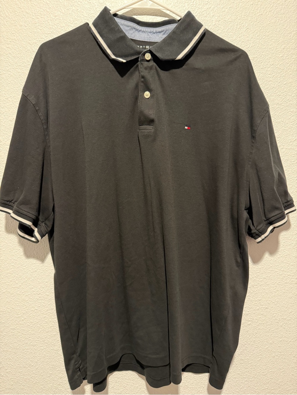 Tommy Hilfiger Men's 2XL Black Solid SS Polo Collared Button Logo